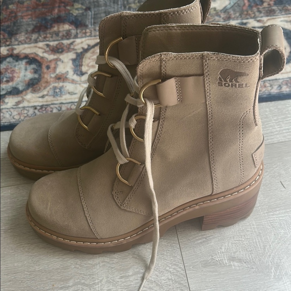 Sorel Tan Lace Up Boots with Suede Upper